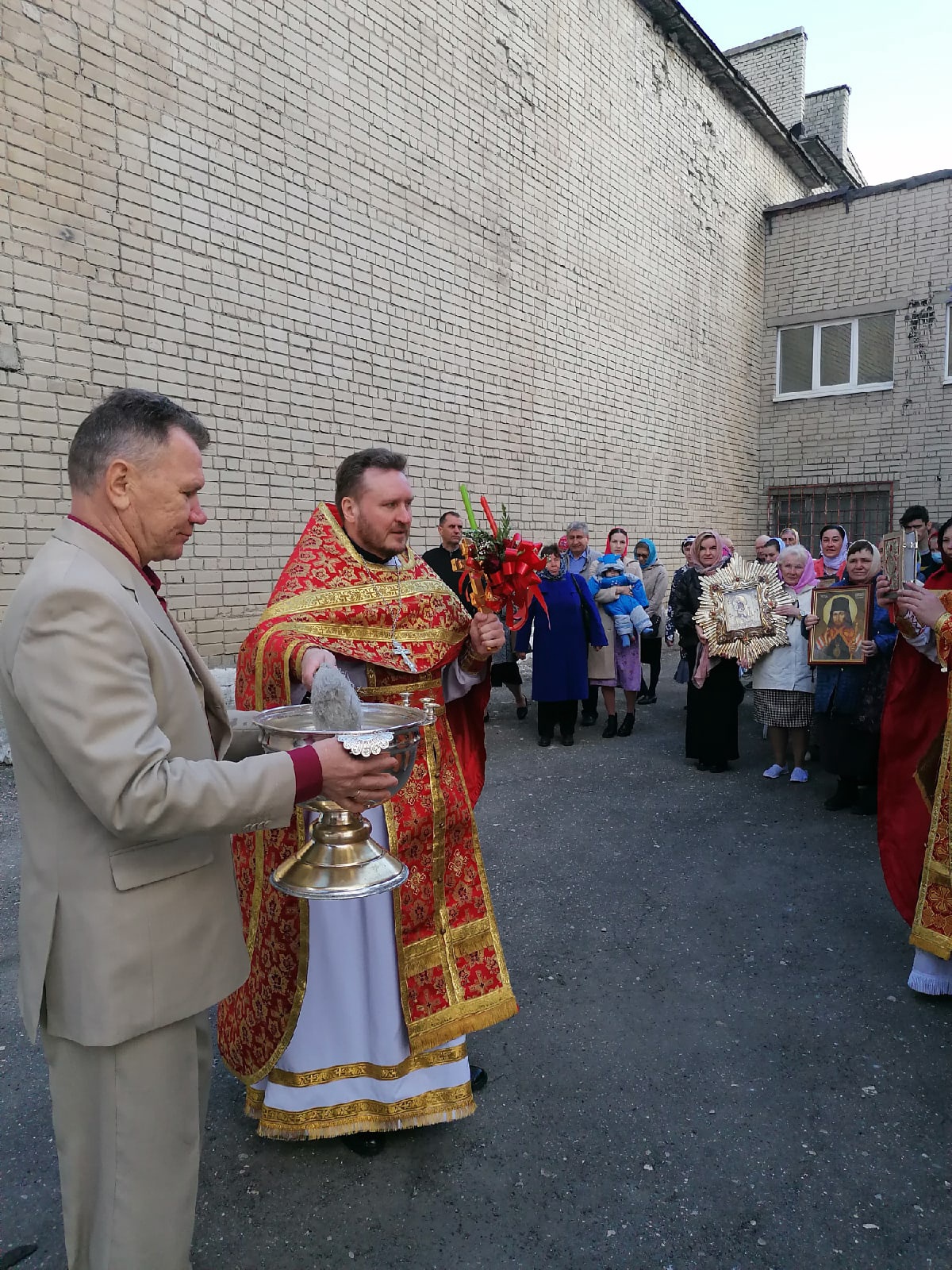  В четверг  Светлой седмицы протоиерей Александр Филиппов совершил Божественную литургию