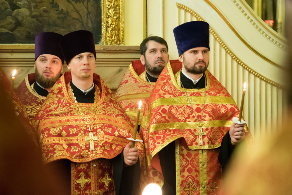 Митрополит Серафим и епископ Митрофан совершили всенощное бдение в Успенском соборе Пензы