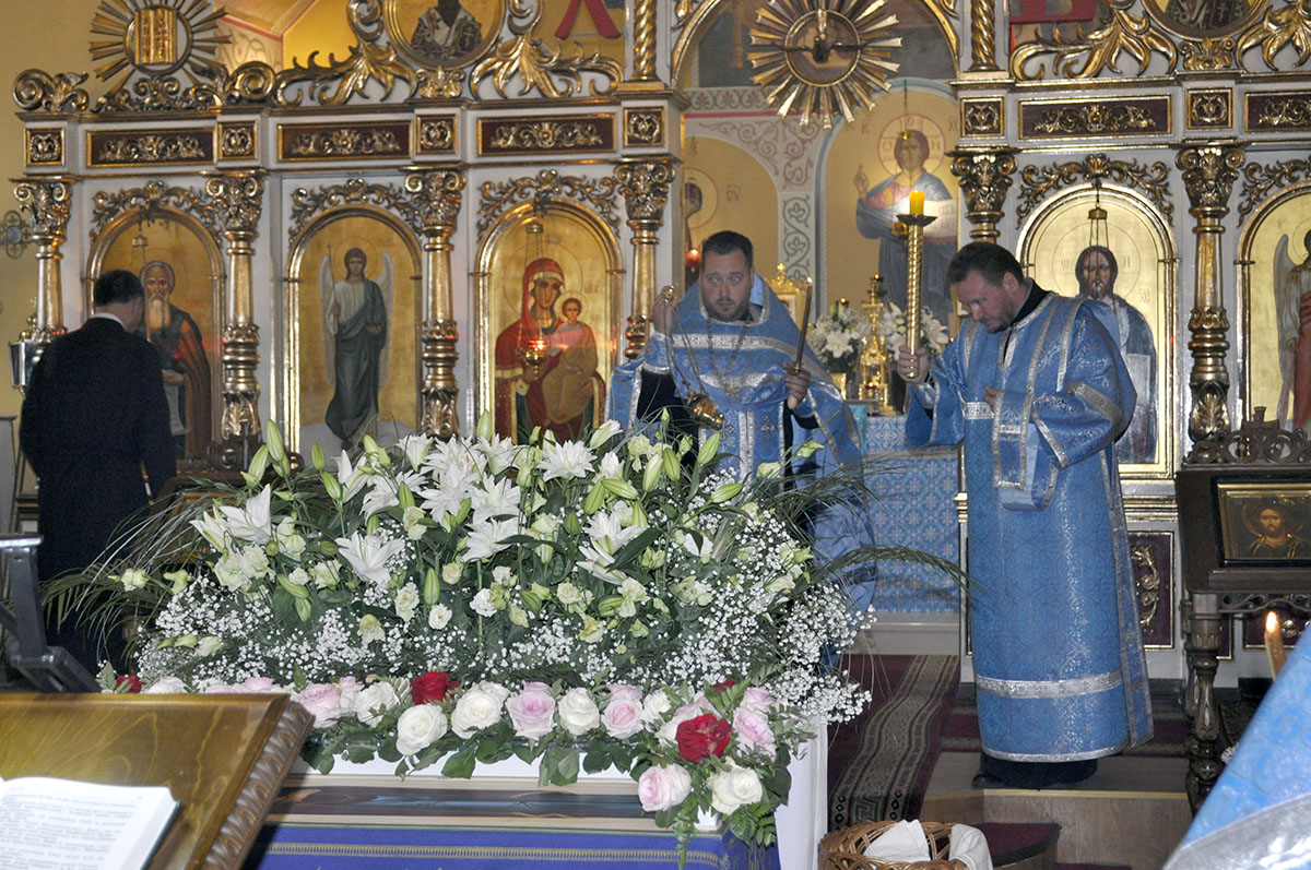 Всенощное бдение с чином Погребения Плащаницы Богородицы