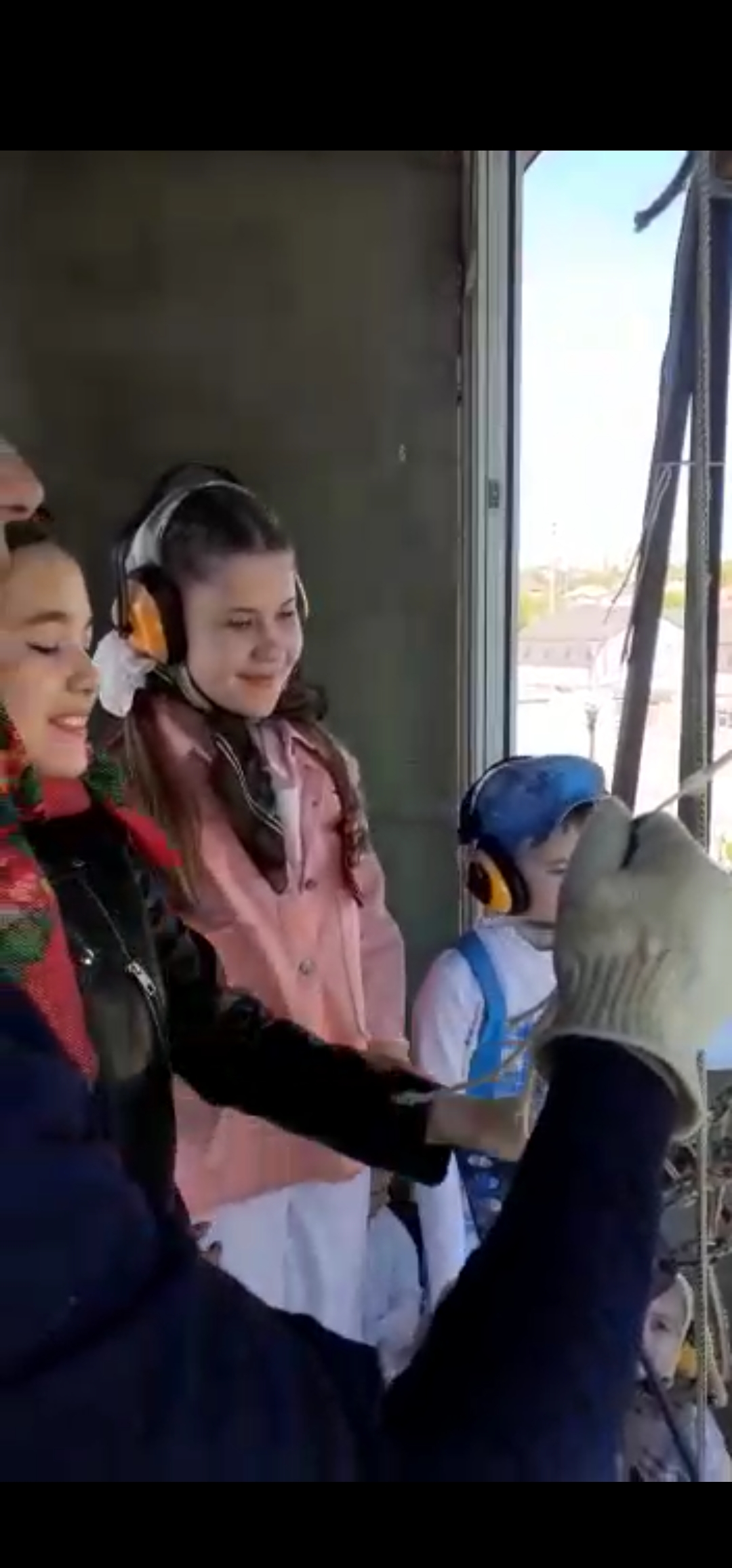 В День Победы школьники совершили колокольный звон