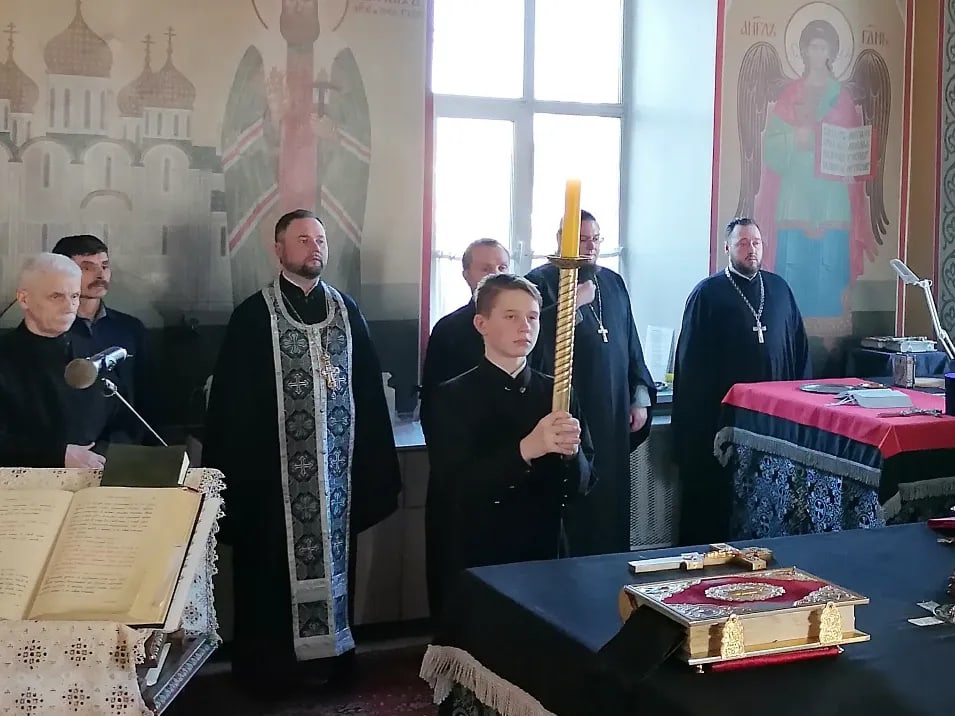 В Прощеное воскресенье протоиерей Александр Филиппов совершил вечерню с чином прощения