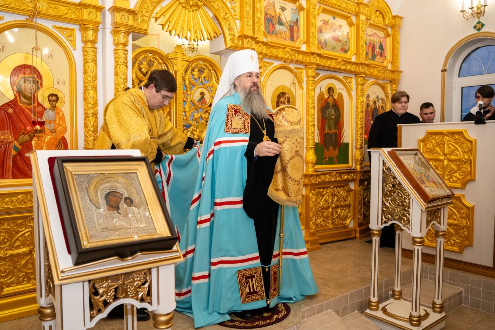 В Неделю 22-ю по Пятидесятнице митрополит Серафим совершил литургию в Троицком храме деревни Камайка