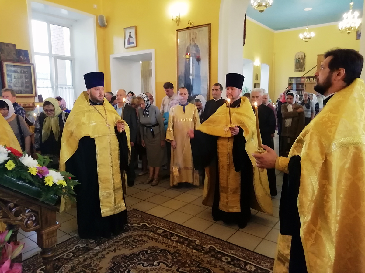 Всенощное бдение в канун дня памяти первоверховных апостолов Петра и Павла