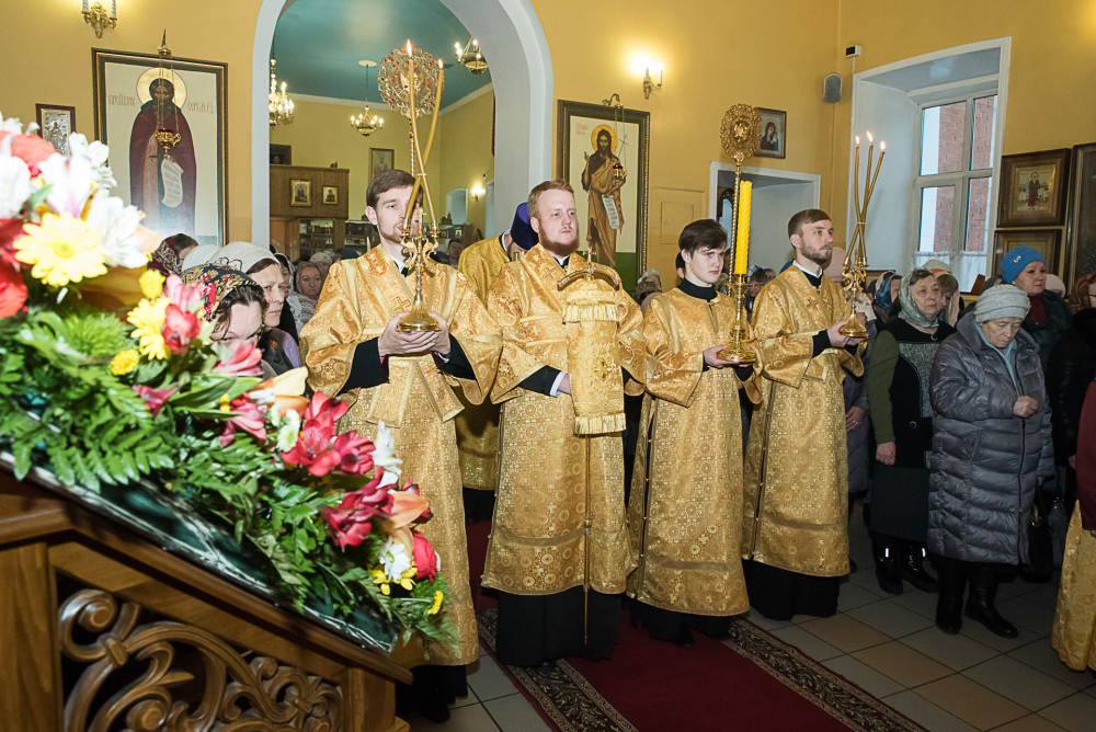 В престольный праздник митрополит Серафим совершил литургию в нашем храме