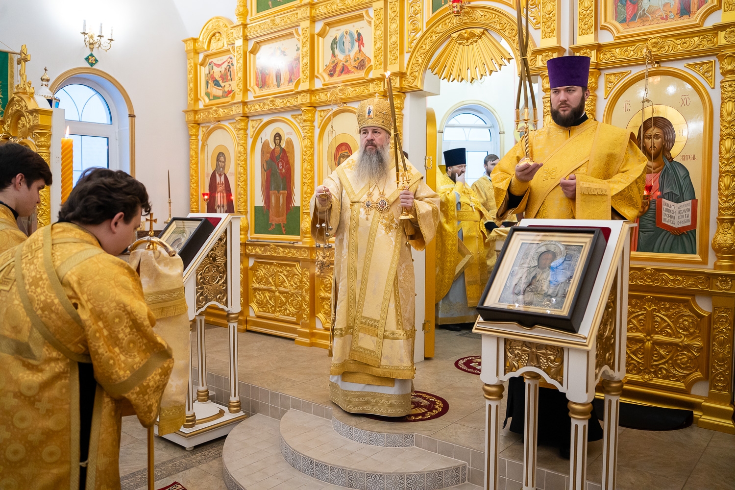Митрополит Пензенский и Нижнеломовский Серафим совершил литургию в Троицком храме в Камайке