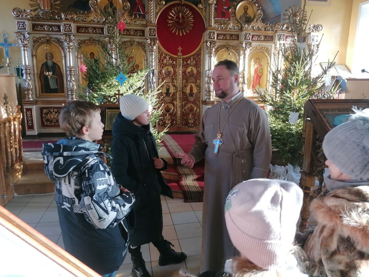 Протоиерей Александра Филиппова провел для детей экскурсию по храму
