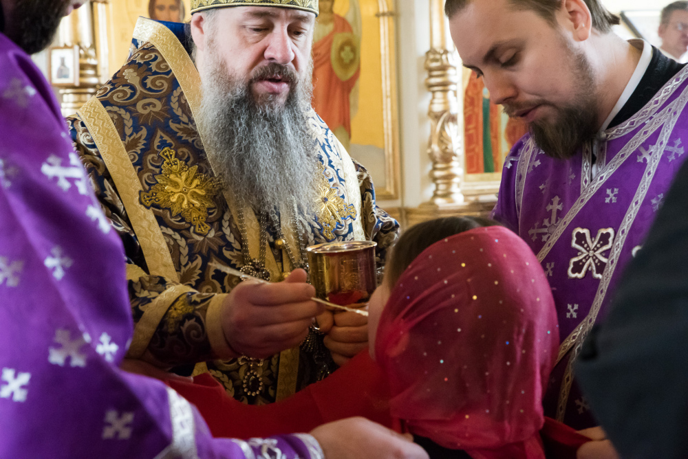 В Неделю Крестопоклонную митрополит Серафим совершил литургию в нашем храме