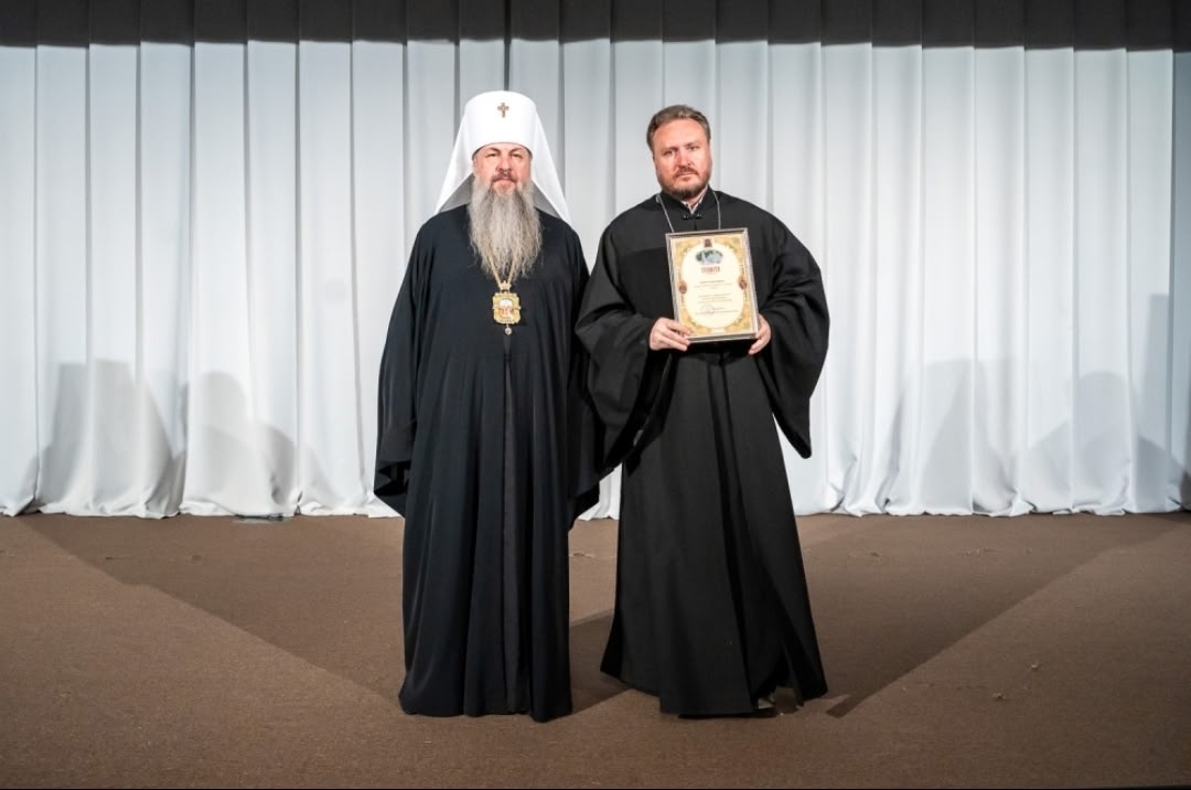 Митрополит Серафим наградил иерея Сергия Карасева грамотой