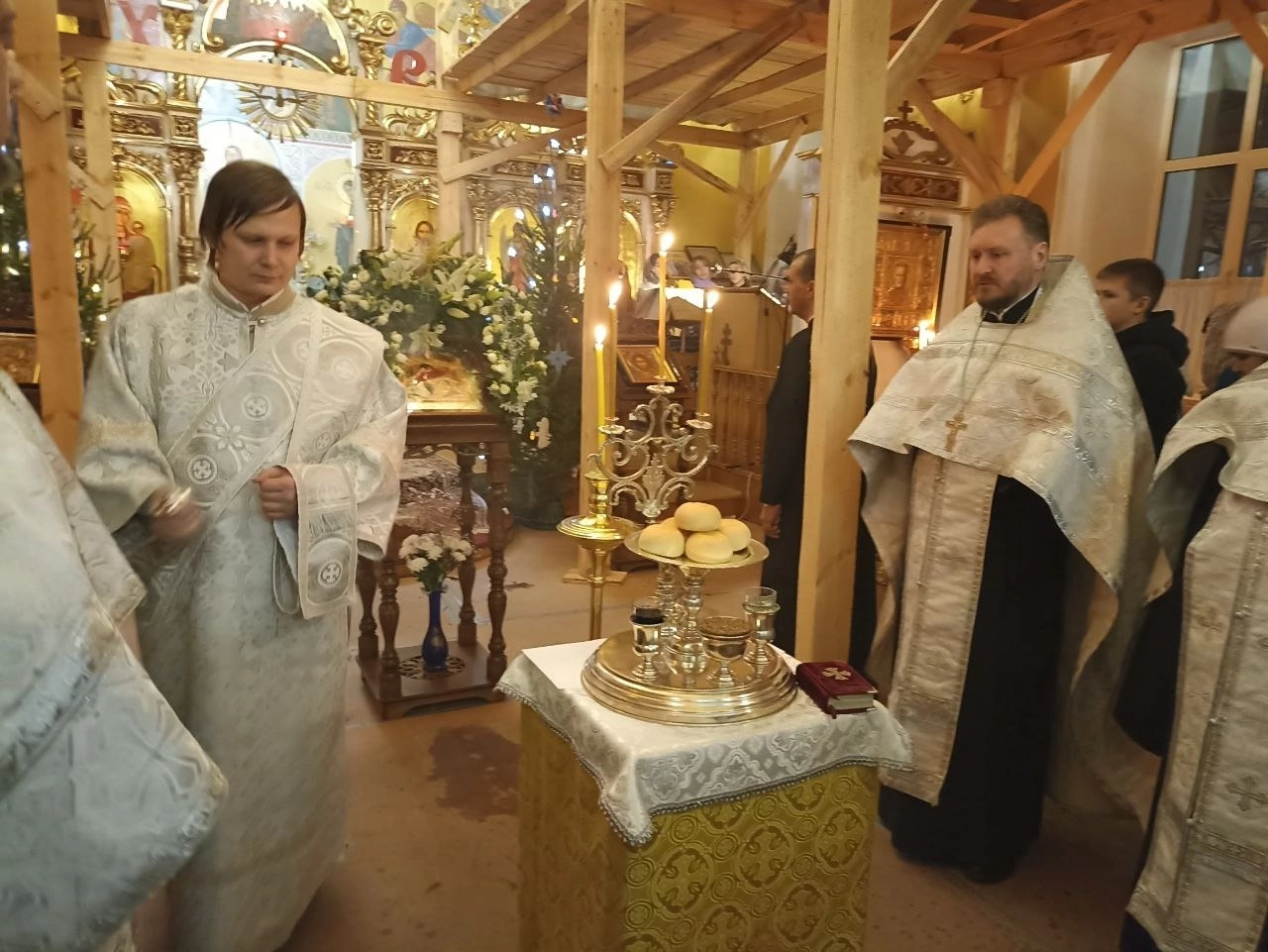 Всенощное бдение в канун праздника Рождества Христова