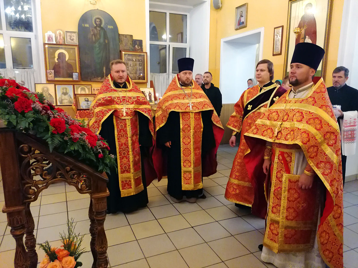 Всенощное бдение в канун празднования Воздвижения Животворящего Креста Господня
