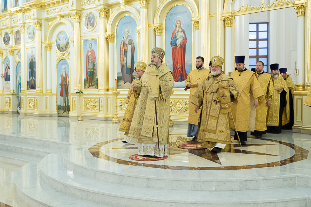 Протоиерей Александр Филиппов сослужил архиереям за всенощным бдением в Спасском кафедральном соборе 
