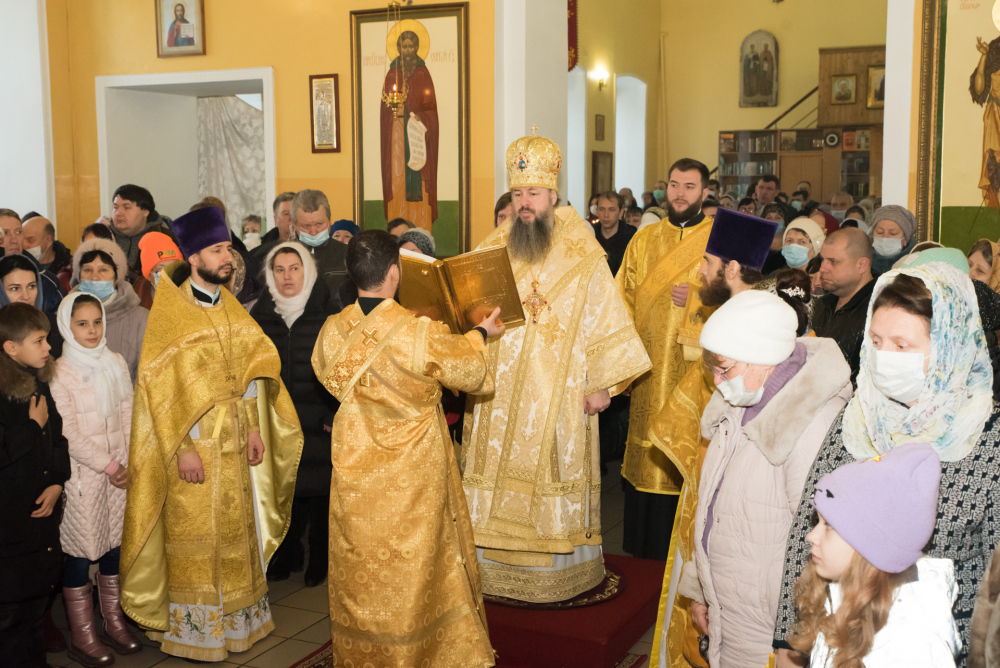 В день памяти святителя Николая Чудотворца митрополит Серафим совершил литургию в нашем храме