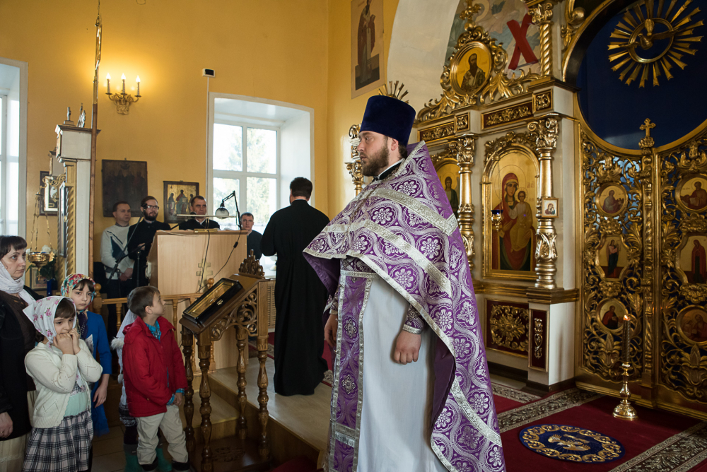 В Неделю Крестопоклонную митрополит Серафим совершил Литургию в нашем храме