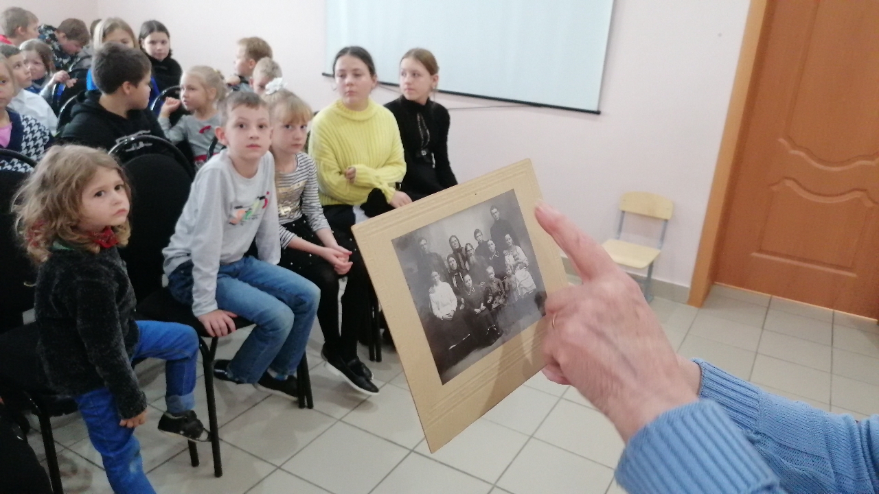 В воскресной школе состоялась встреча со старейшей сотрудницей епархиального управления