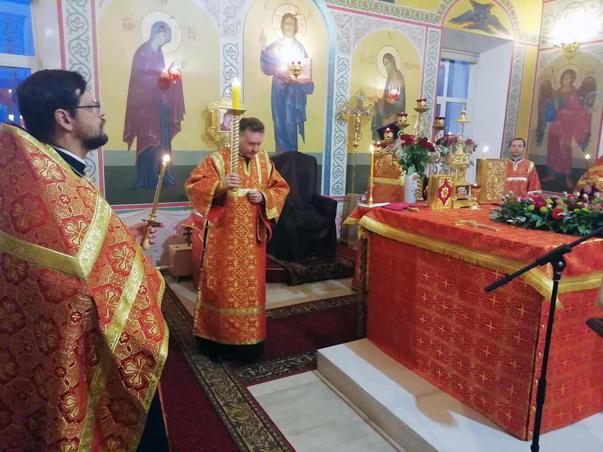 Всенощное бдение в канун празднования Воздвижения Животворящего Креста Господня