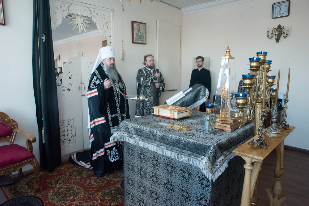 Во вторник первой седмицы Великого поста протоиерей Александр Филиппов сослужил митролиту Серафиму за великопостным богослужением в храме во имя святителя Иннокентия Иркутского при Пензенской духовной семинарии