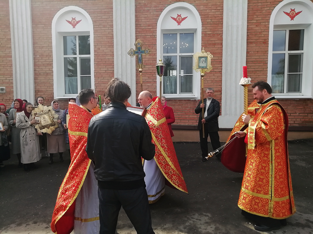 В пятницу Светлой седмицы протоиерей Александр Филиппов совершил Божественную литургию