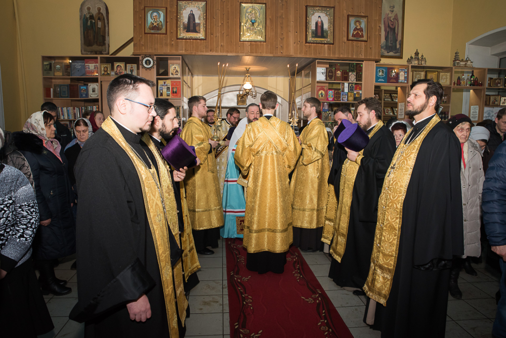 В канун престольного праздника митрополит Серафим возглавил всенощное бдение в нашем храме