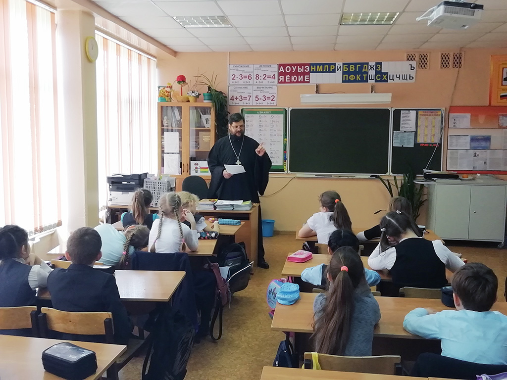 Иерей Сергий Беляков посетил с пастырским визитом среднюю общеобразовательную школу №47 города Пензы