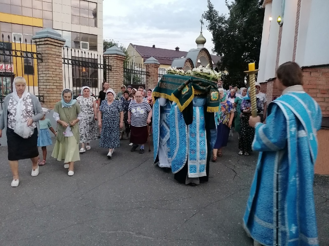 Всенощное бдение с чином Погребения Плащаницы Пресвятой Богородицы