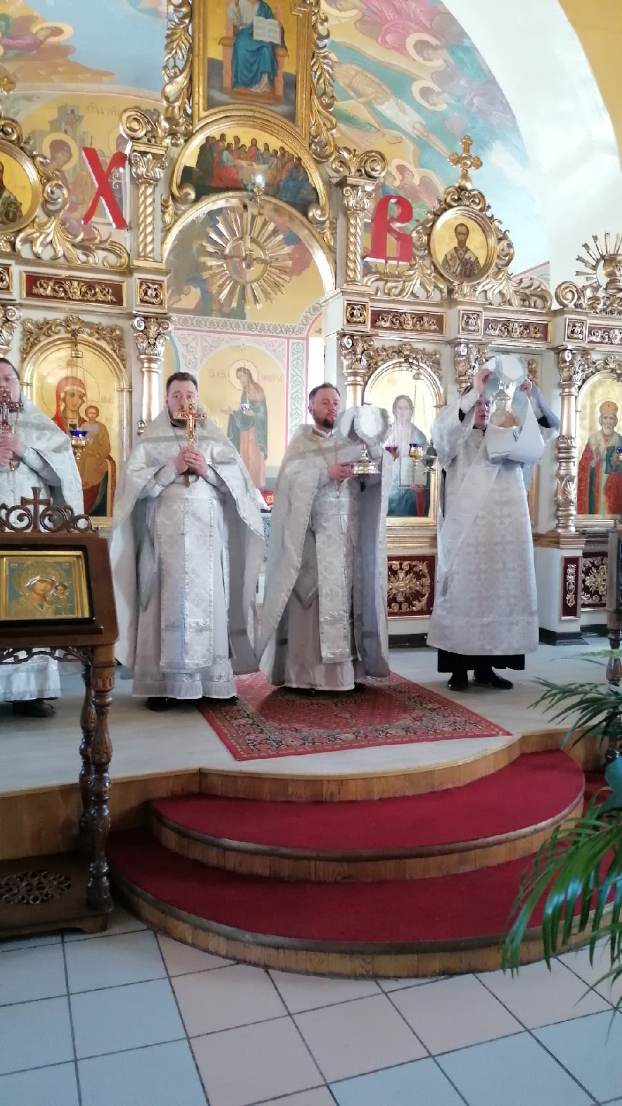 В Великую Субботу протоиерей Александр Филиппов совершил Литургию святителя Василия Великого