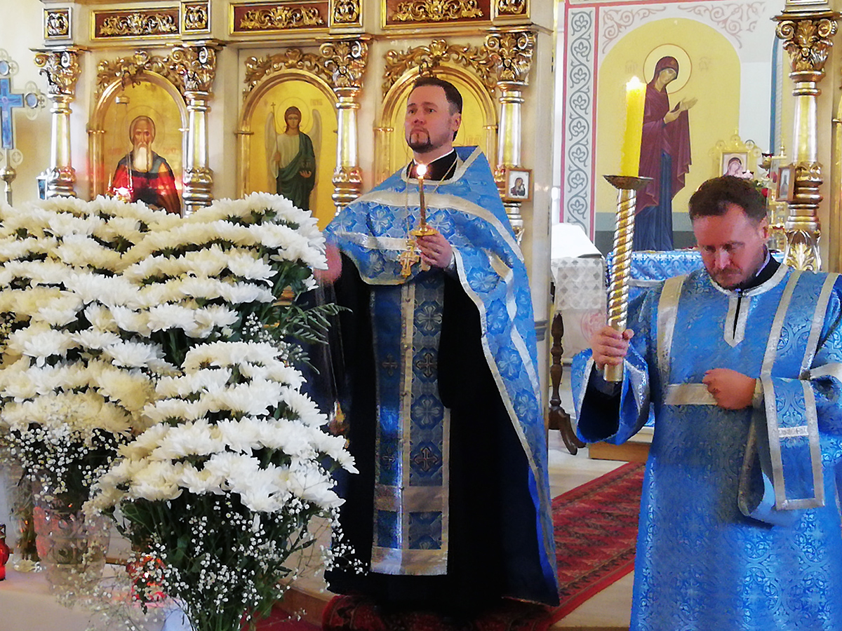 Всенощное бдение с чином Погребения Плащаницы Богородицы