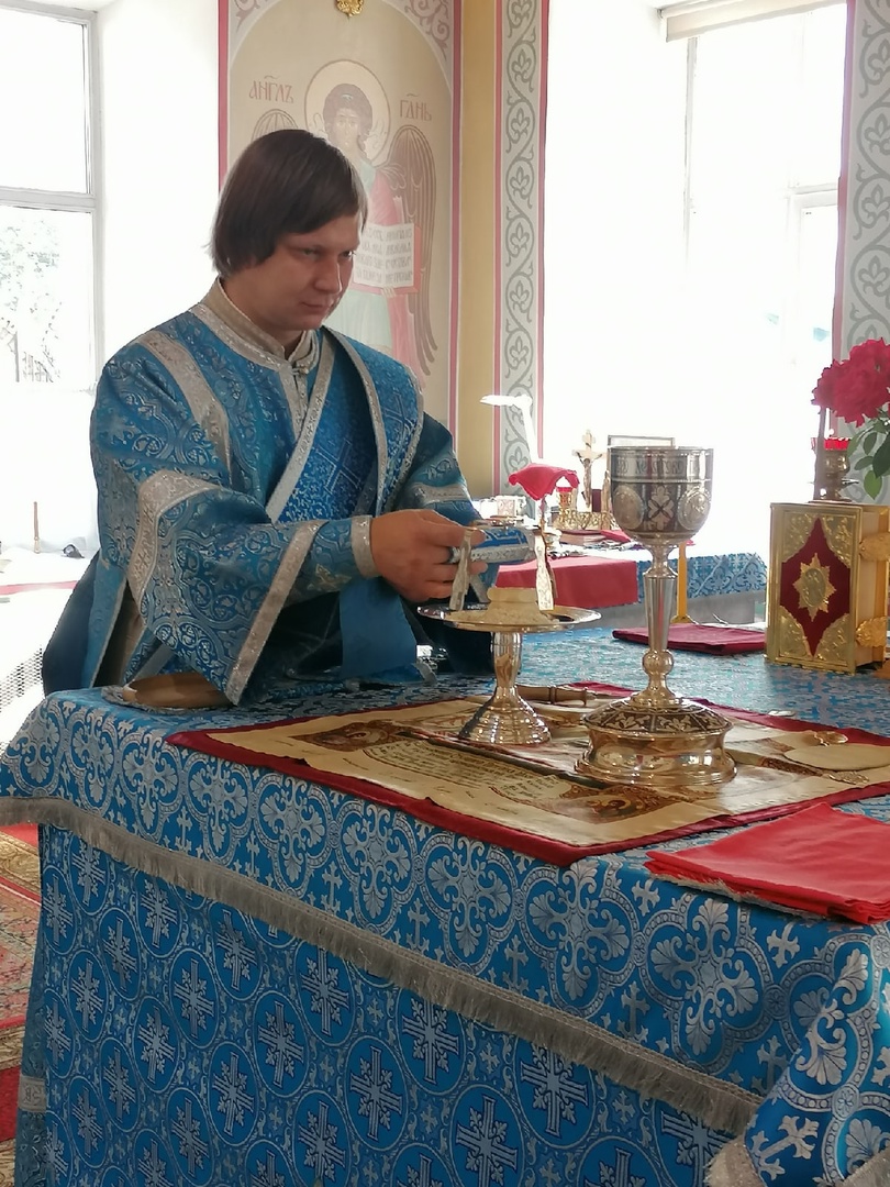 Протоиерей Александр Филиппов совершил литургию и молебен перед началом нового учебного года