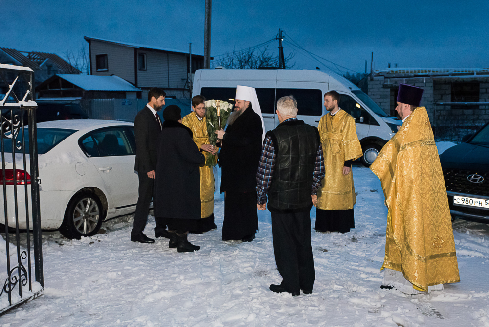 Протоиереи Александр Филиппов и Антоний Шварёв сослужили митрополиту Серафиму за литургией в Троицком храме в деревне Камайка