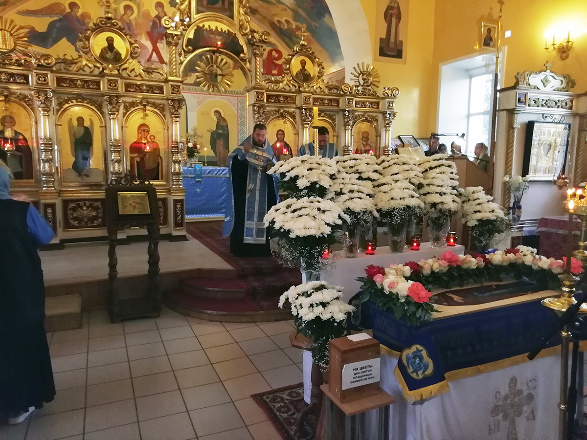 Всенощное бдение с чином Погребения Плащаницы Богородицы