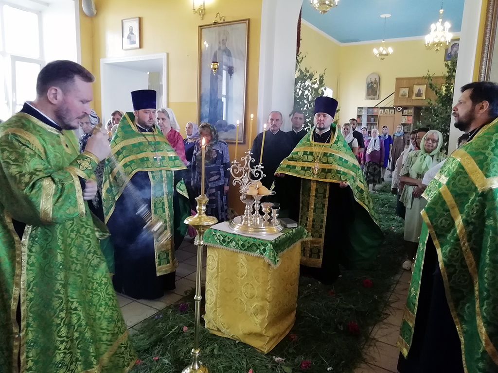 Всенощное бдение в канун праздника Троицы