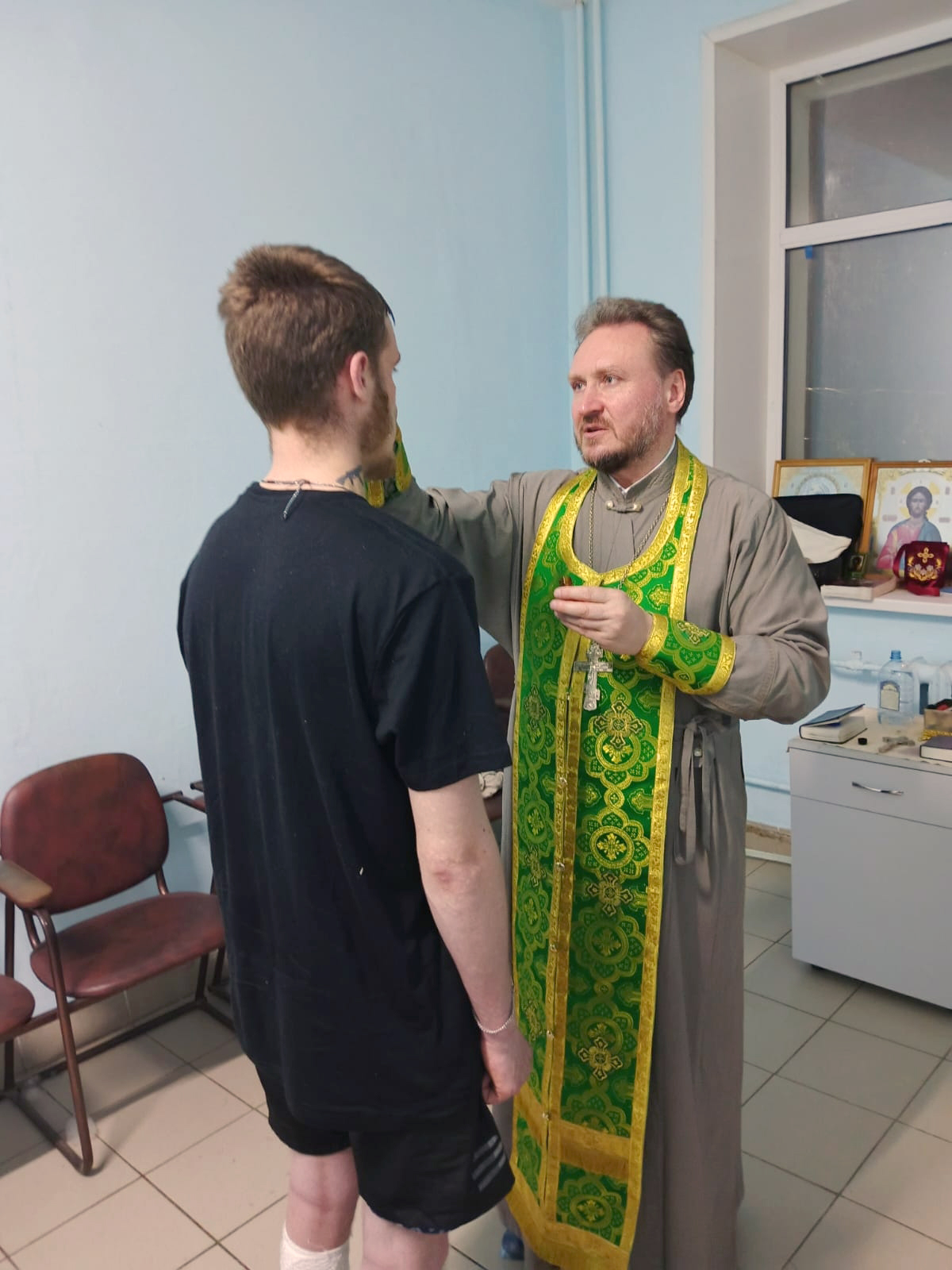 Священники посетили раненых участников СВО в военном госпитале Пензы