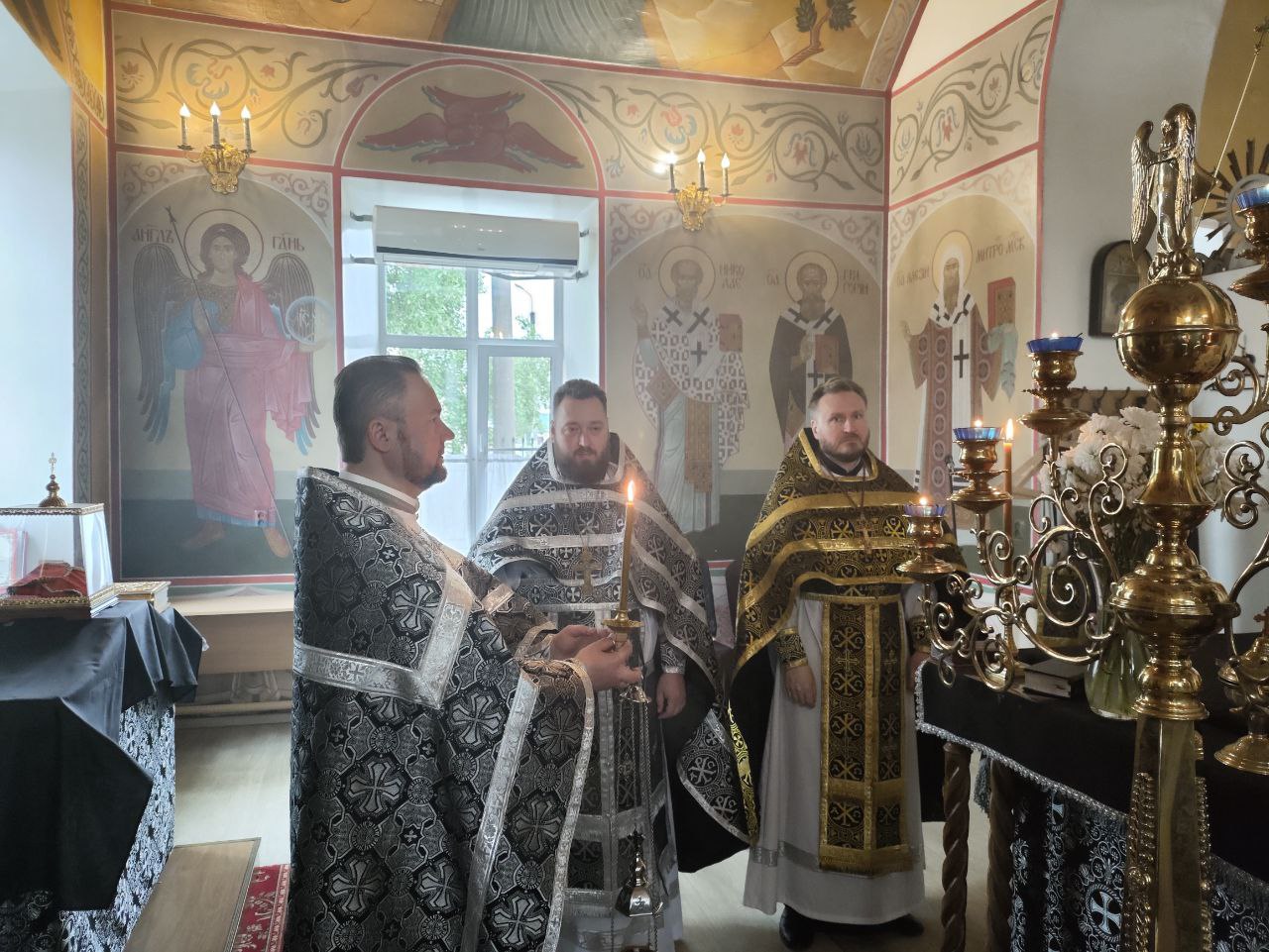 В Великую Среду протоиерей Александр Филиппов совершил Божественную Литургию Преждеосвященных Даров