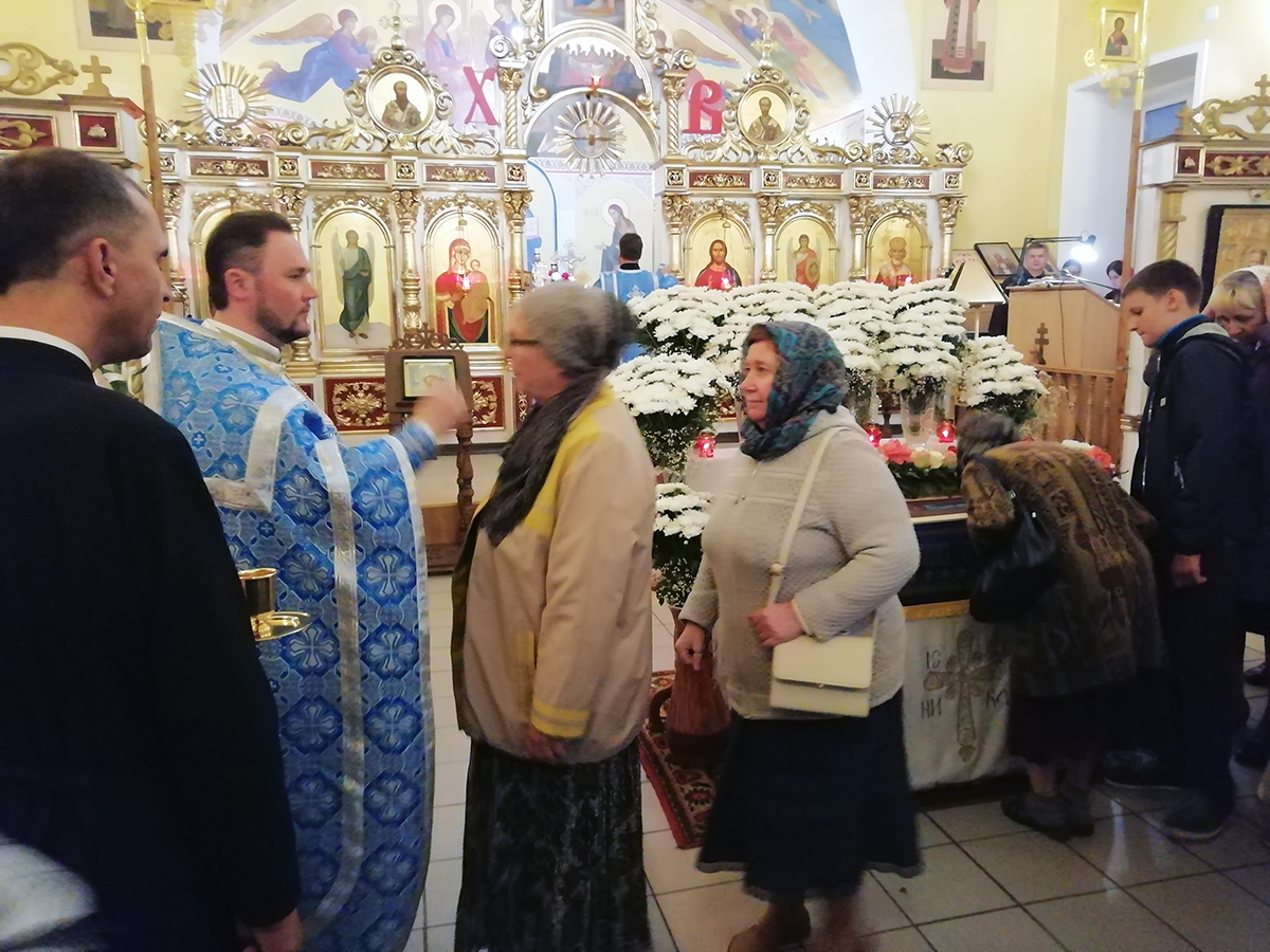 Всенощное бдение с чином Погребения Плащаницы Богородицы