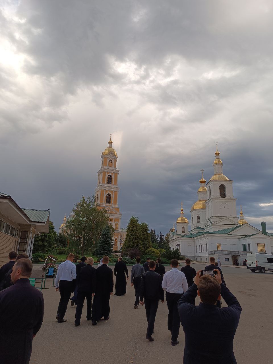 Преподаватели и студенты Пензенской духовной семинарии посетили Дивеево   
