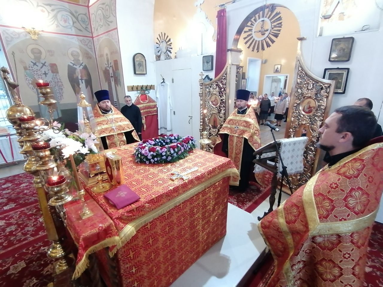 Всенощное бдение в канун празднования Воздвижения Животворящего Креста Господня