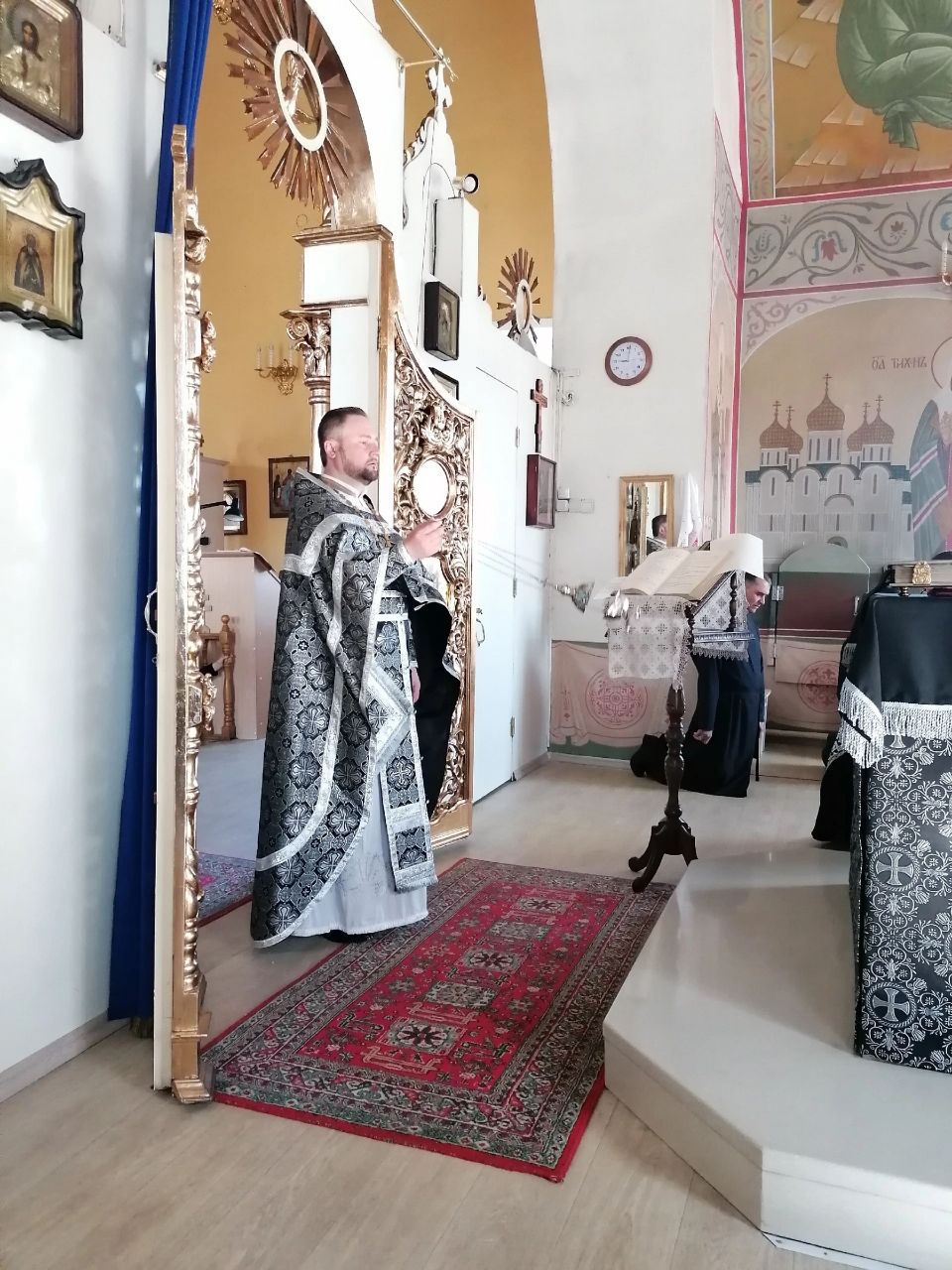 Протоиерей Александр Филиппов совершил Божественную Литургию Преждеосвященных Даров