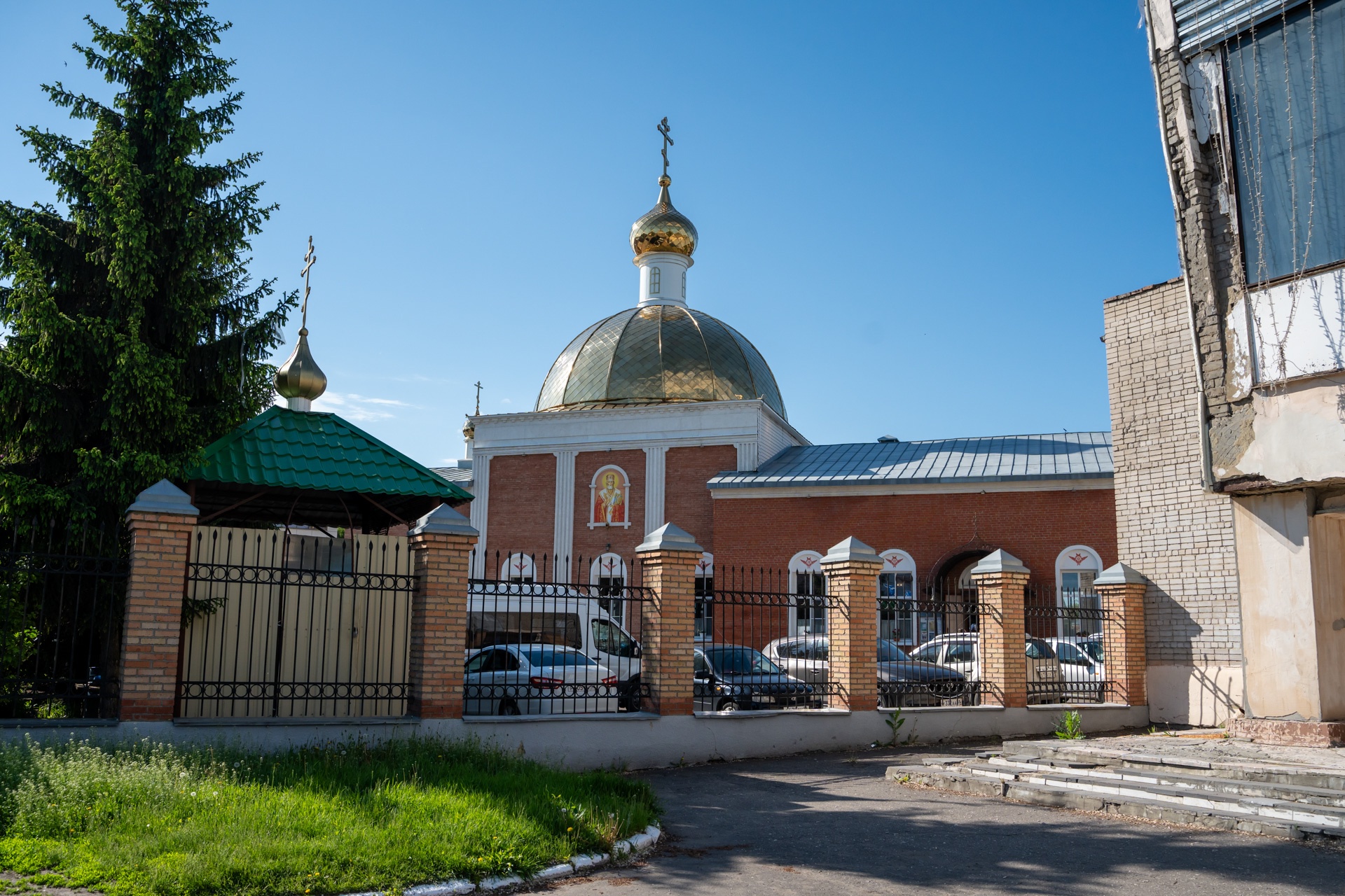 В день престольного праздника митрополит Серафим совершил литургию в нашем храме