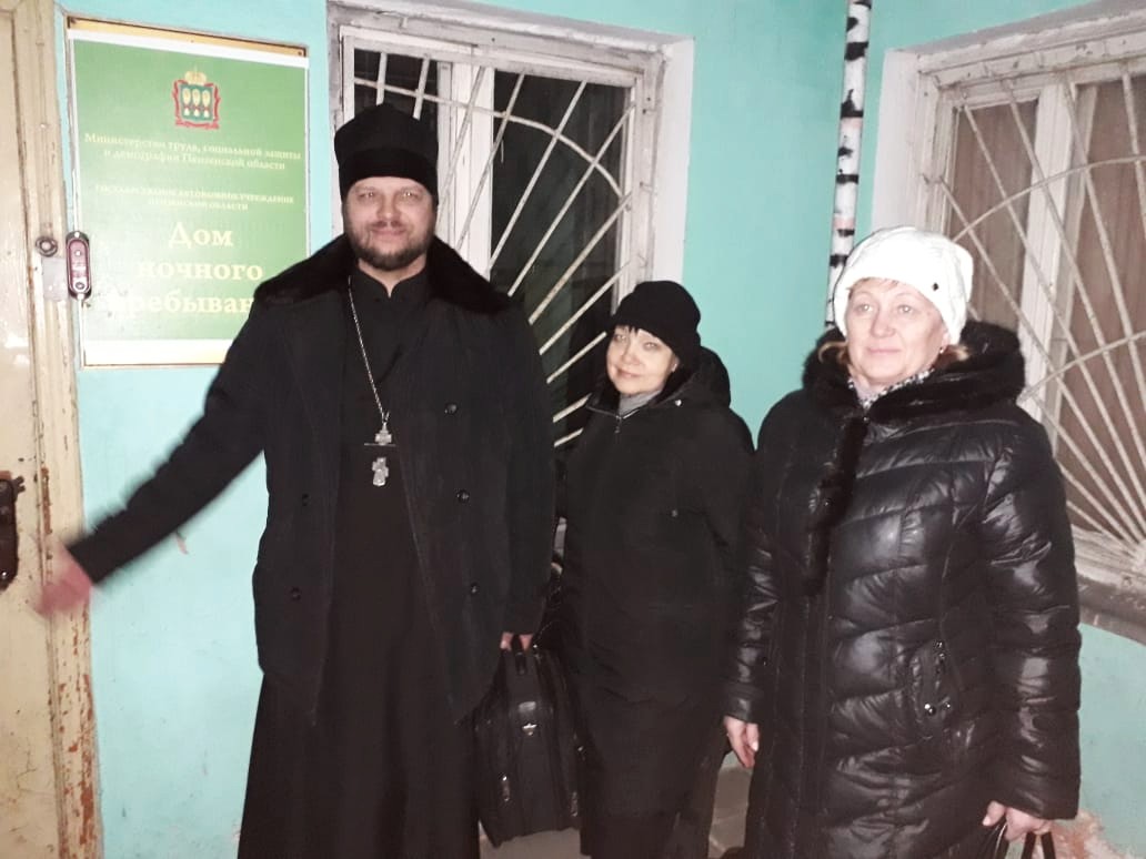 Иерей Сергий Беляков посетил Дом ночного пребывания
