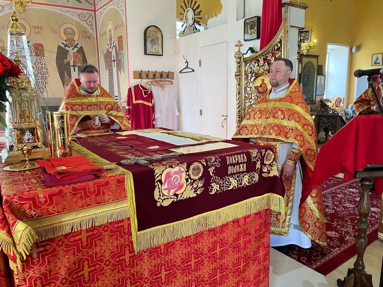 В понедельник Светлой седмицы протоиерей Александр Филиппов совершил Божественную литургию
