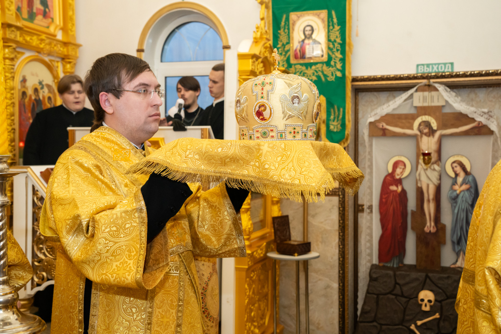 В Неделю 22-ю по Пятидесятнице митрополит Серафим совершил литургию в Троицком храме деревни Камайка