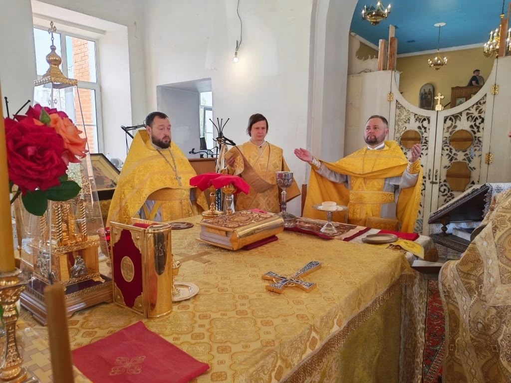 Неделя Всех святых в земле Русской просиявших