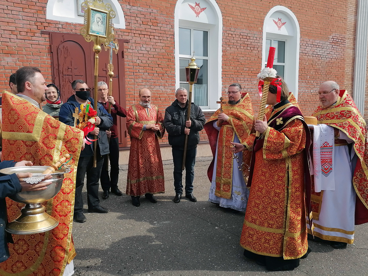 В понедельник Светлой седмицы протоиерей Александр Филиппов совершил Божественную литургию