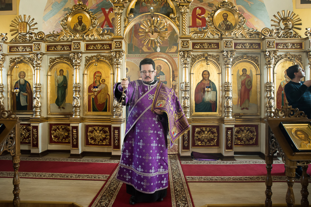 В Неделю Крестопоклонную митрополит Серафим совершил Литургию в нашем храме