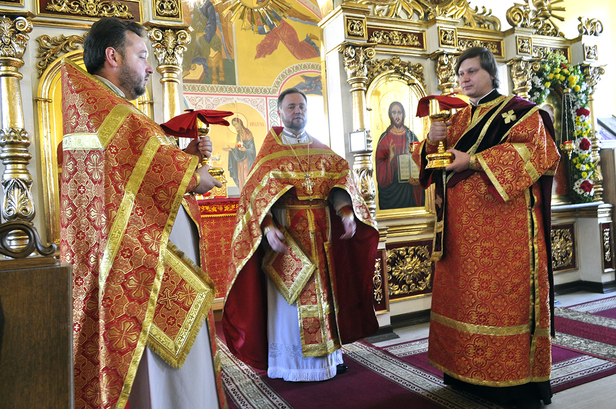 Литургия в день престольного  праздника нашего храма в честь святителя Николая Чудотворца