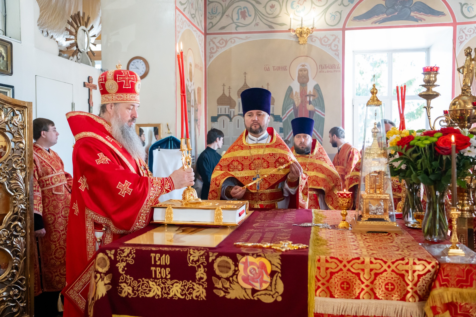 В день престольного праздника митрополит Серафим совершил литургию в нашем храме