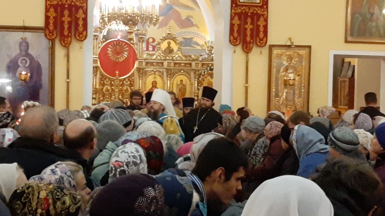 В канун престольного праздника митрополит Серафим возглавил всенощное бдение в нашем храме