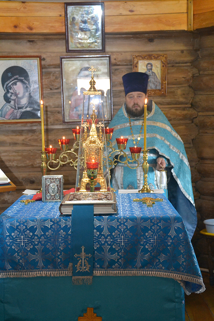 Протоиерей Антоний Шварёв совершил Божественную литургию в ИК-7