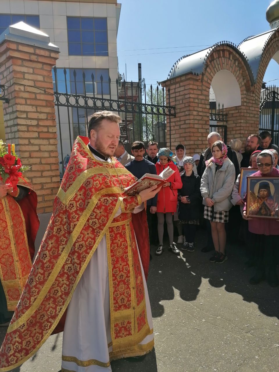 Богослужения в Неделю святых жен-мироносиц
