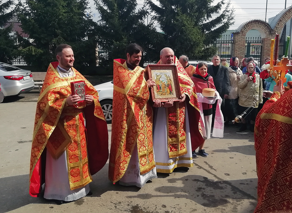 В пятницу Светлой седмицы протоиерей Александр Филиппов совершил Божественную литургию
