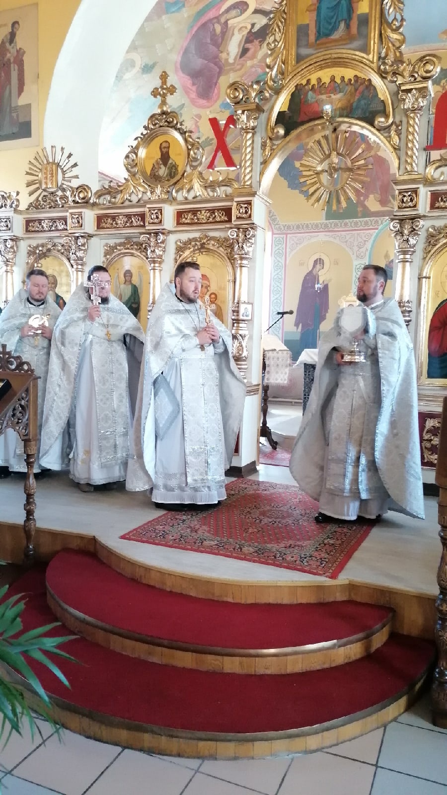 В Великую Субботу протоиерей Александр Филиппов совершил Литургию святителя Василия Великого